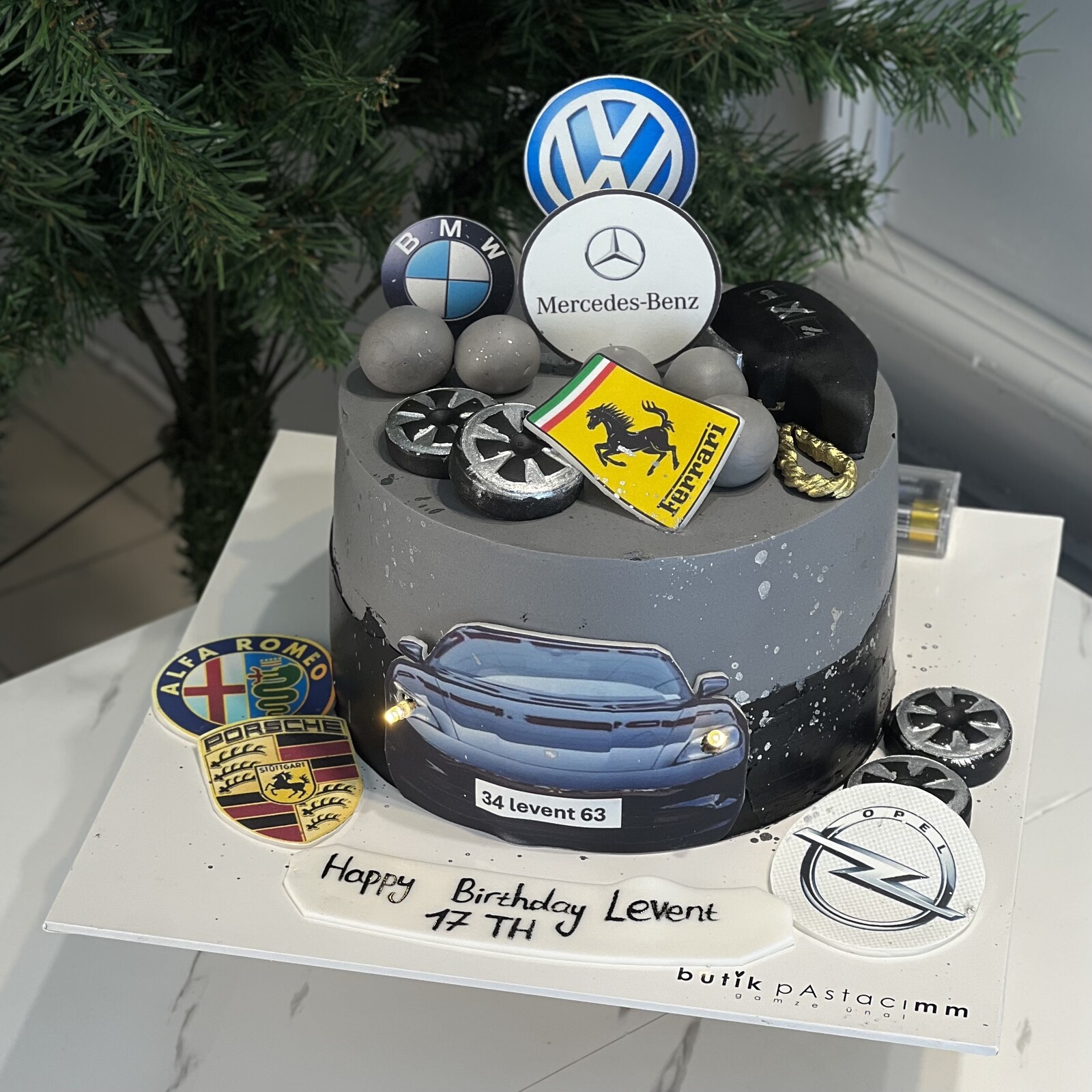 Araba Logoları Tasarımlı Pasta