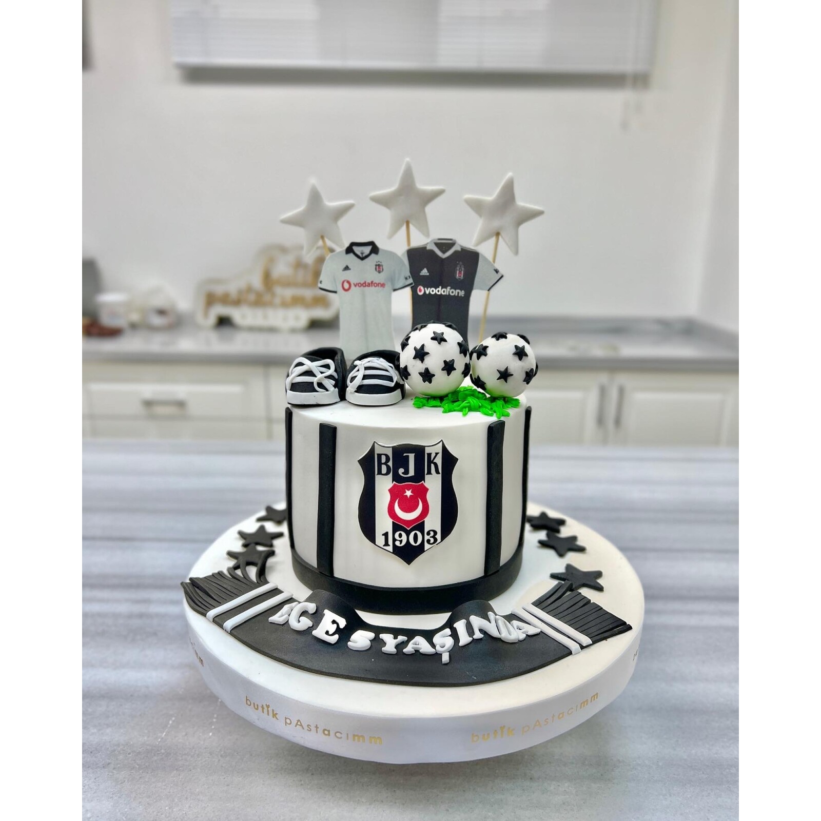 Beşiktaşlı Çocuk Pastası