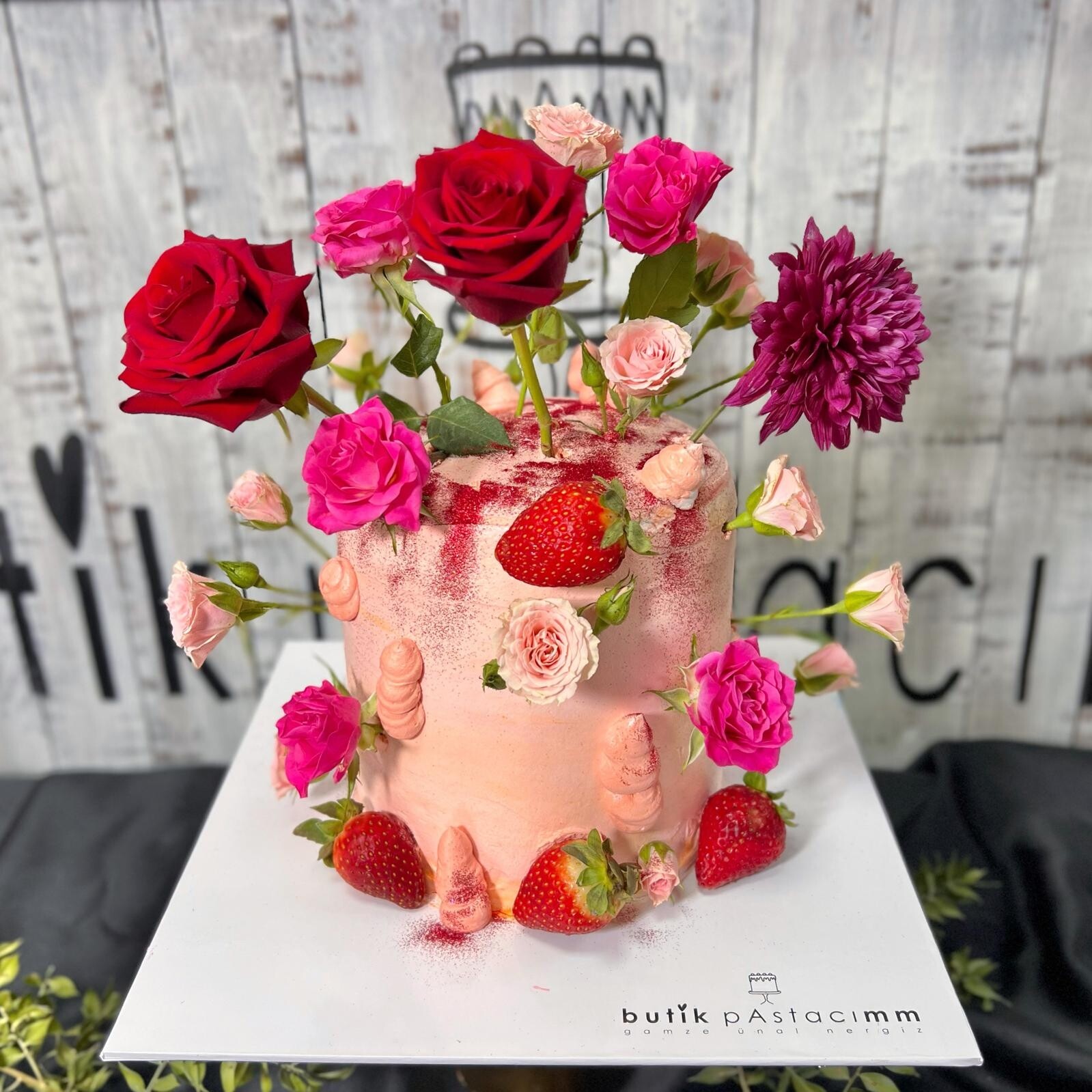 Çiçekli Doğumgünü Pastası