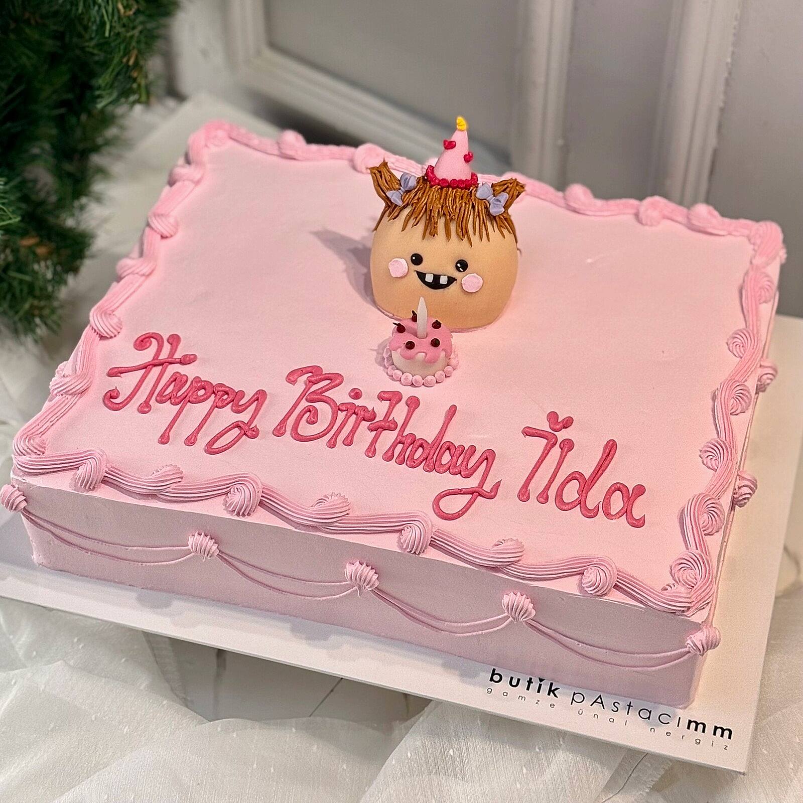 Dikdörtgen Yazılı Pasta (Karikatürize Figürlü)