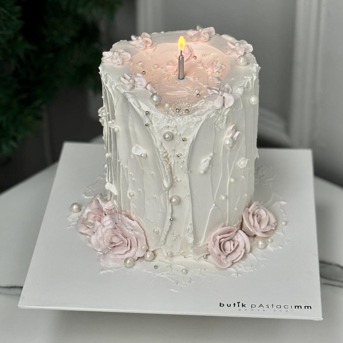 Eriyen Mum Pasta Pembe Çiçekli (Candle Cake)