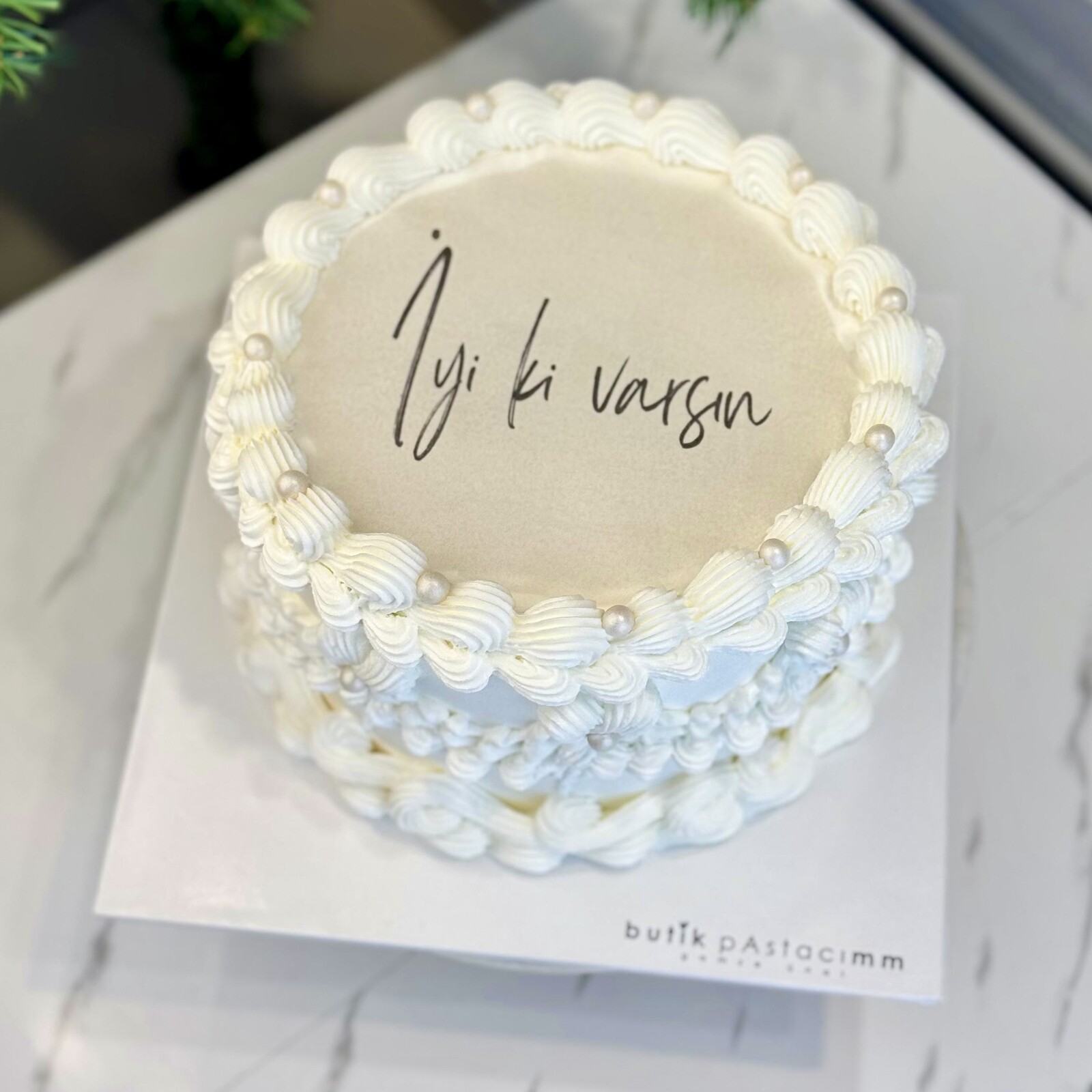 İyi ki Varsın Yazılı Resim Baskılı Pasta