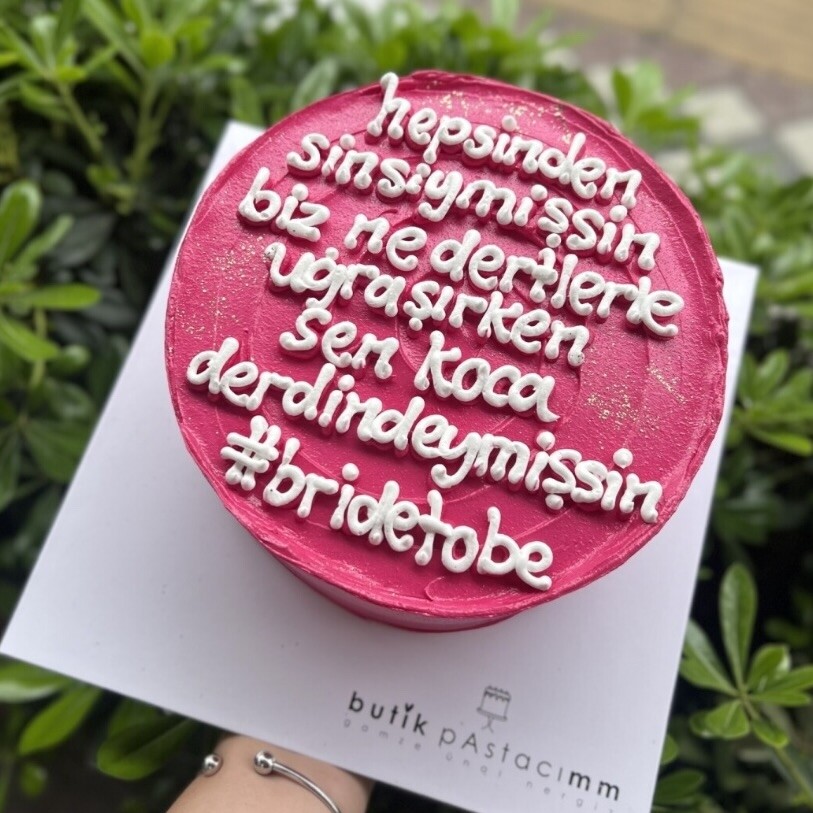 Komik Yazılı Bekarlığa Veda Pastası