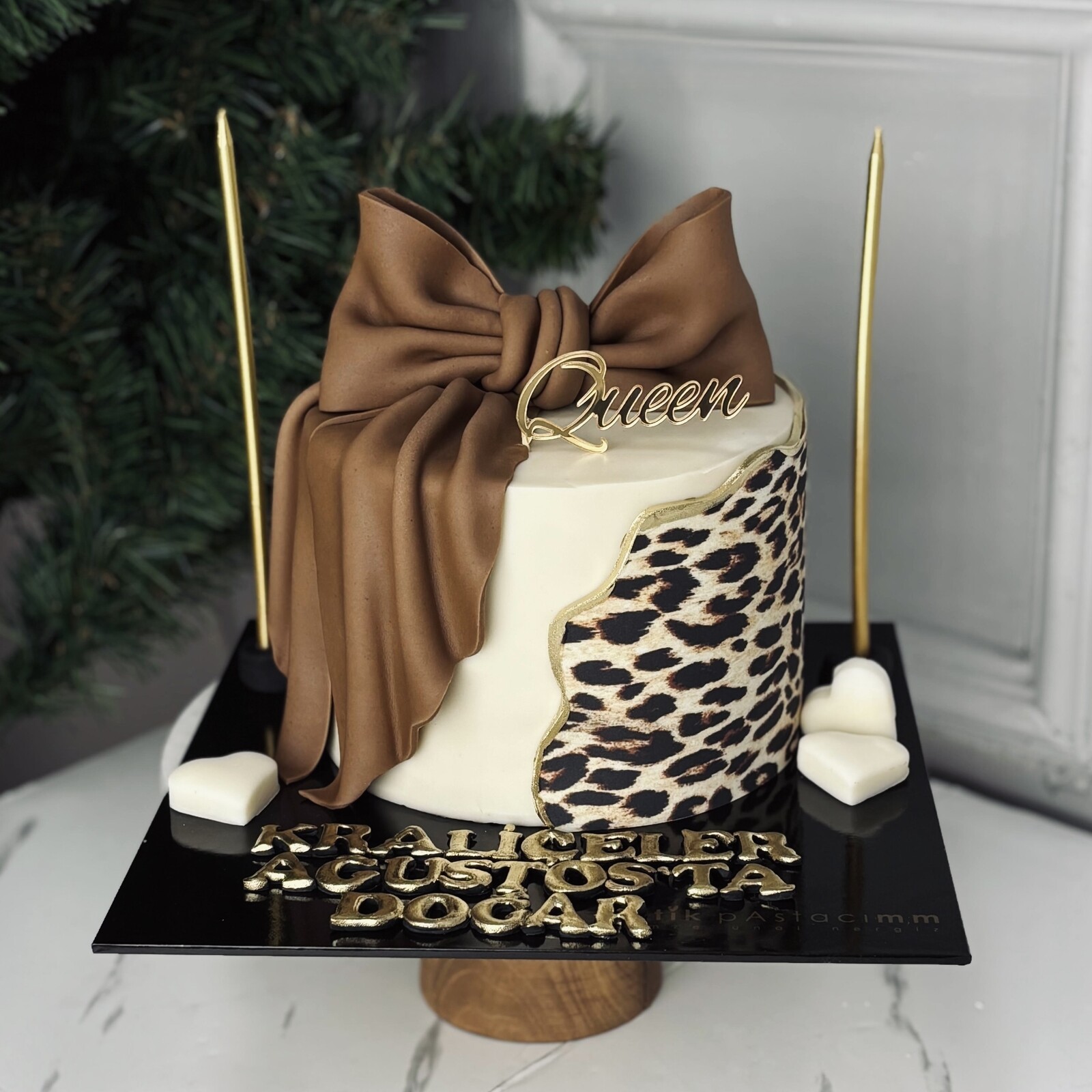 Leoparlı Kurdeleli Queen Pasta