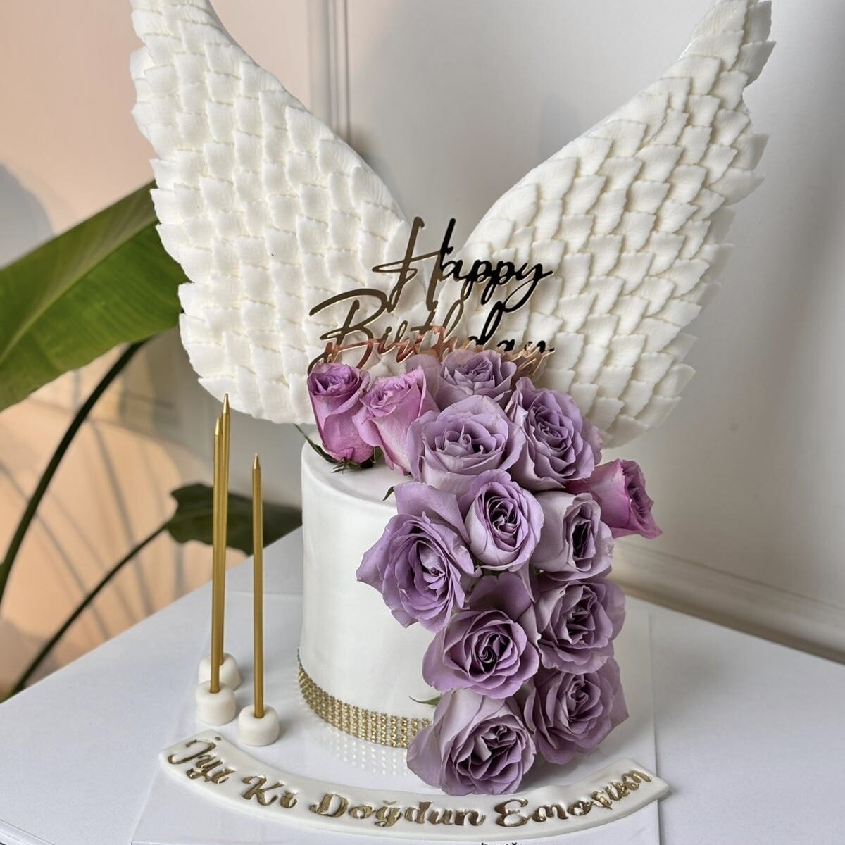 Melek Kanatlı Çiçekli Tasarım Pasta (Lila Çiçek)