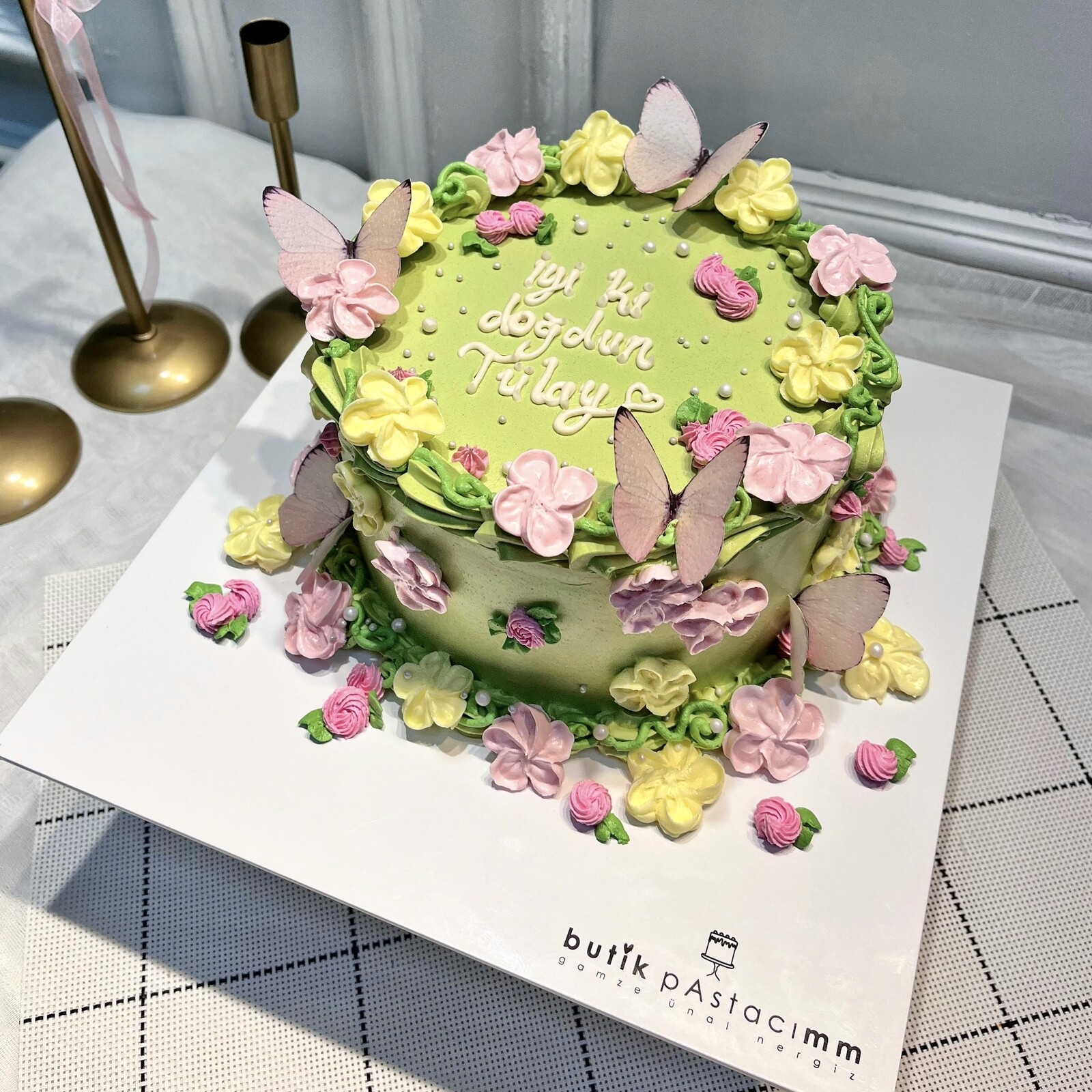 Mint Renkli Çiçekli Yazılı Pasta