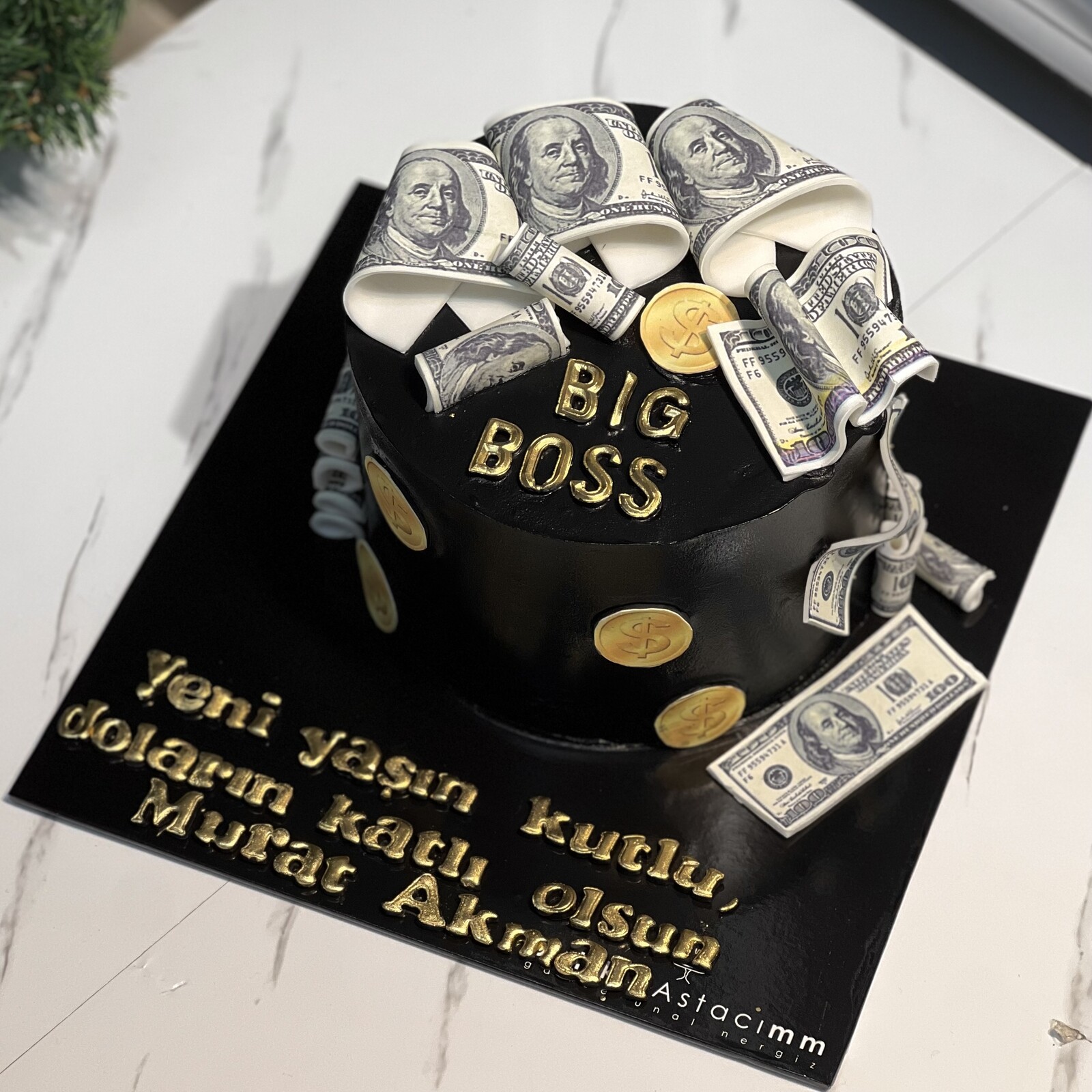 Para Detaylı Big Boss Yazılı Pasta
