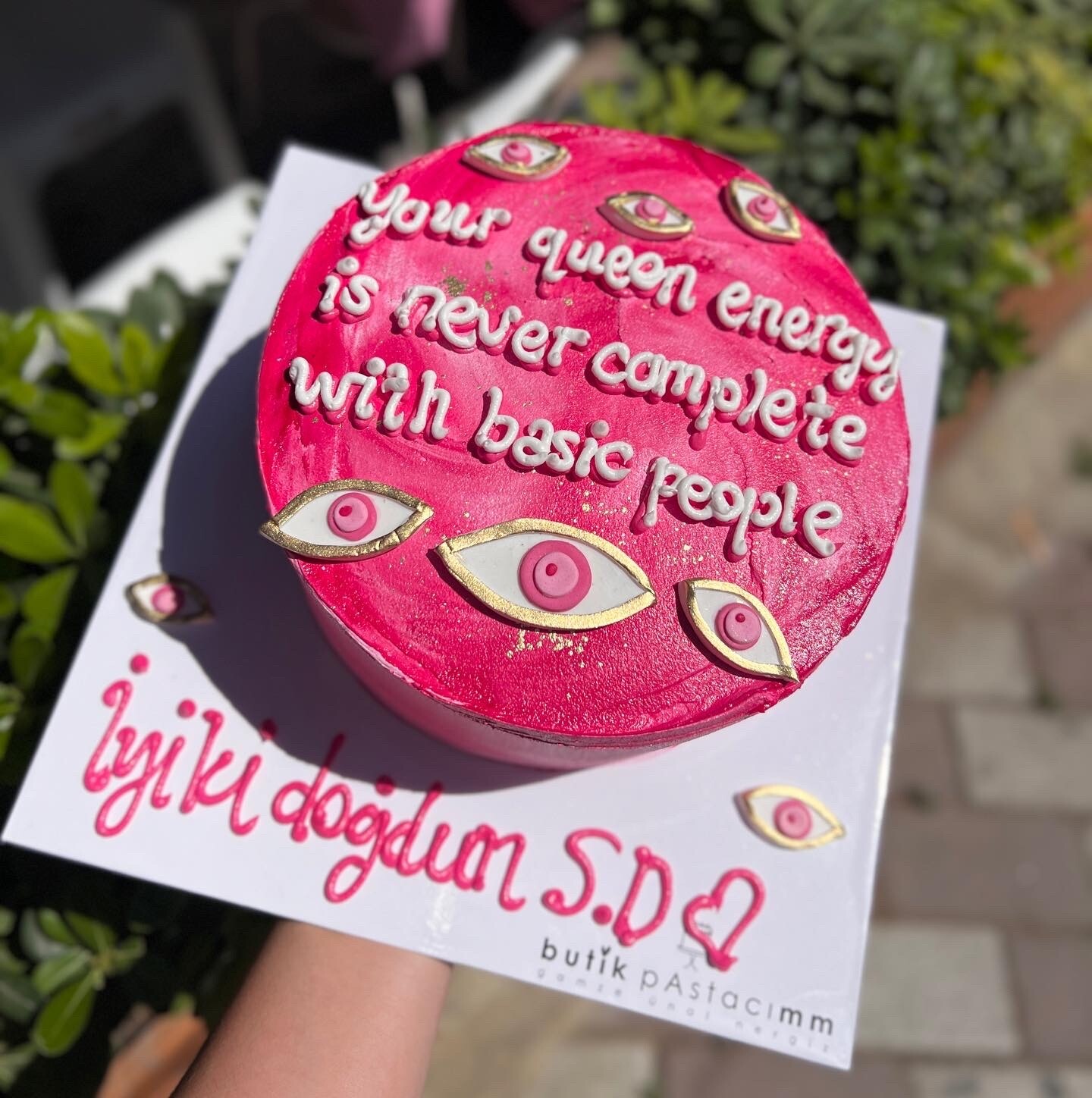 Pembe Göz Detaylı Yazılı Pasta