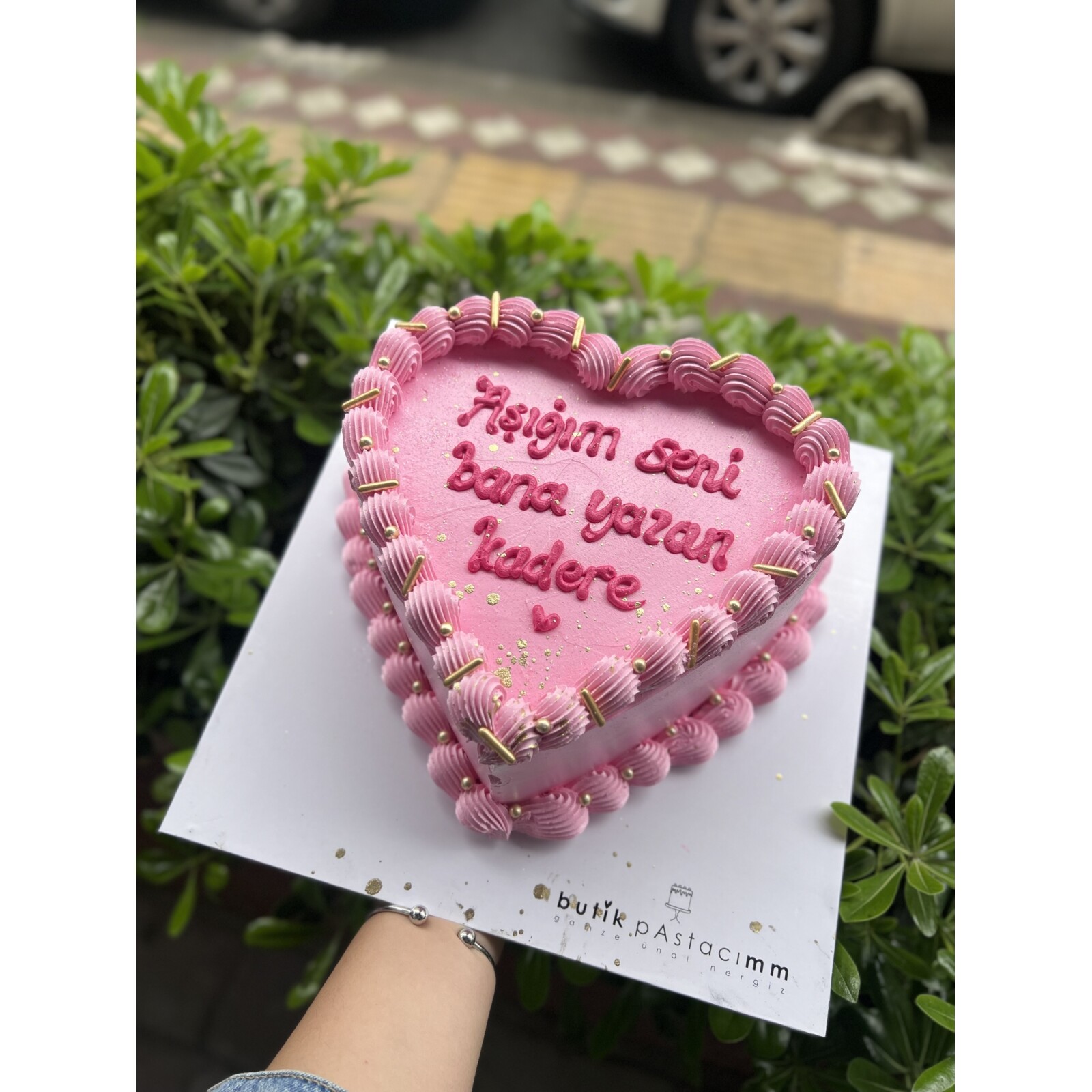 Pembe Kalpli Yazılı Pasta