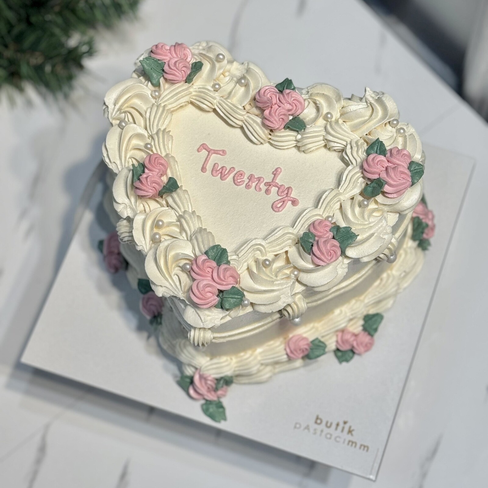 Mini Çiçekli Kalpli Vintage Cake