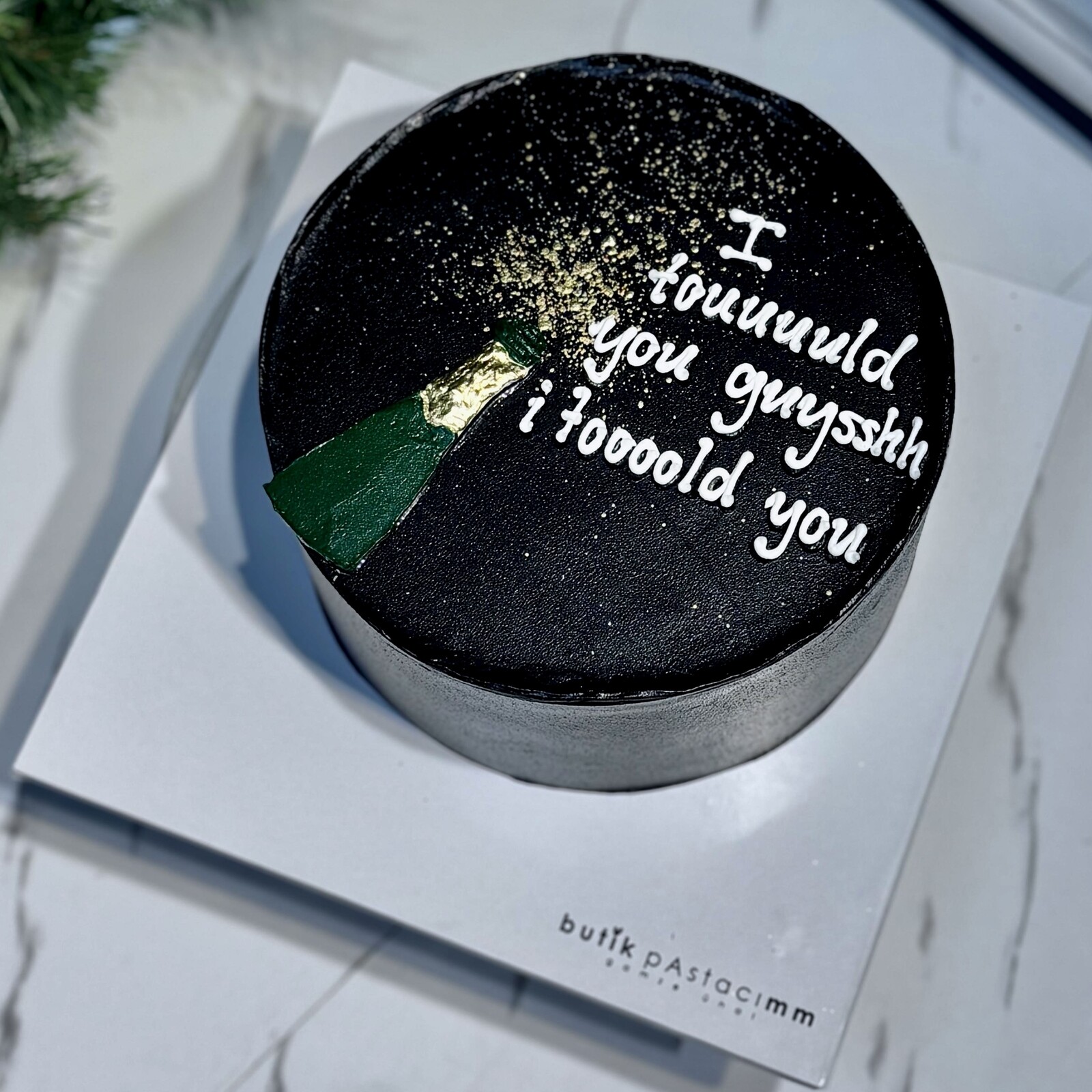 Şampanya Çizimli Kremalı Pasta