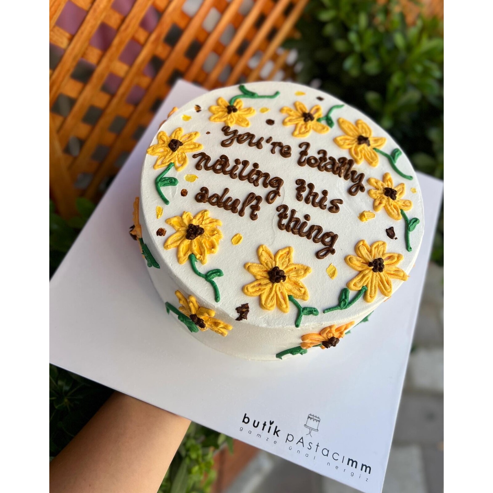 Sarı Çiçekler Çizimli Yazılı Pasta