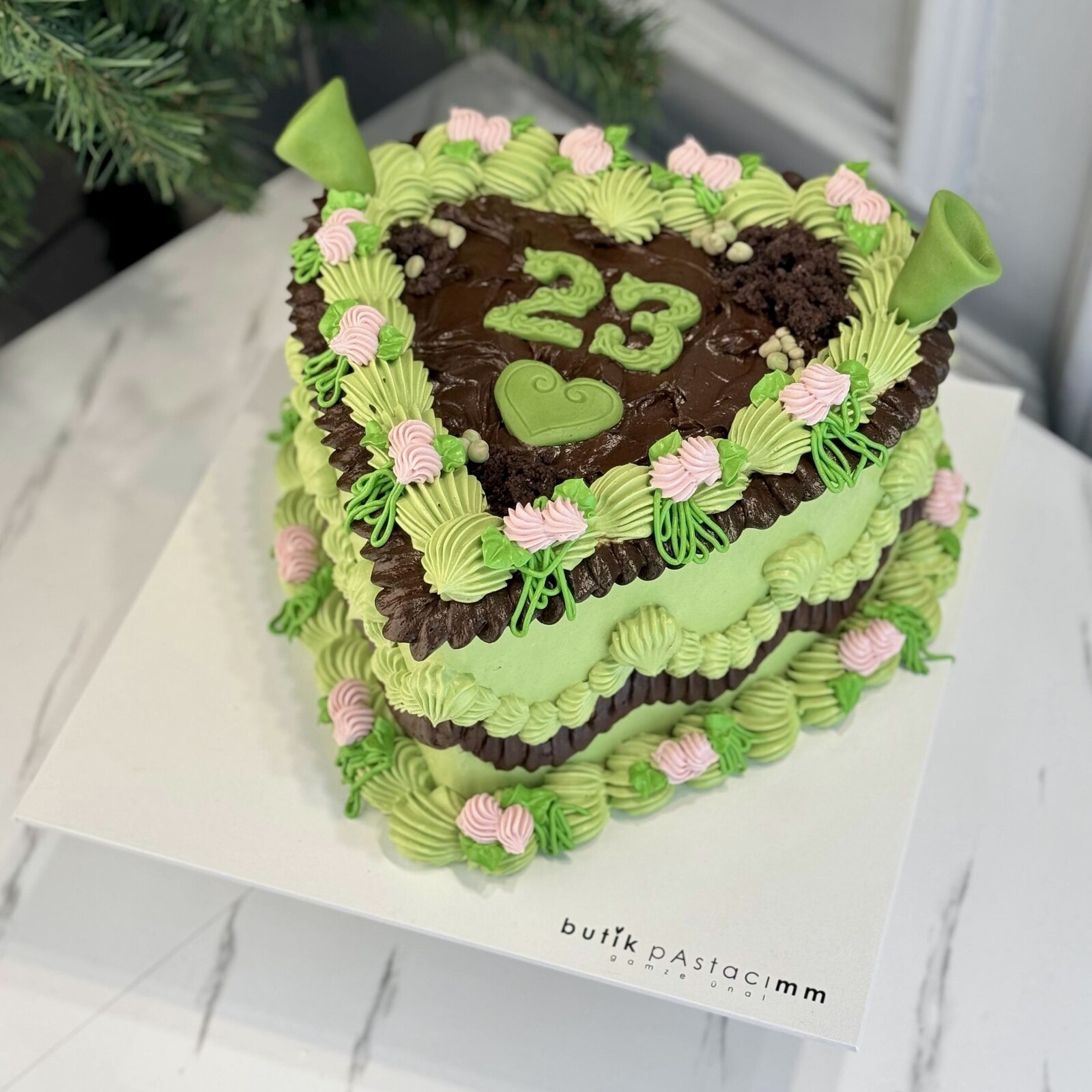 Shrek Temalı Yeşil Kremalı Pasta