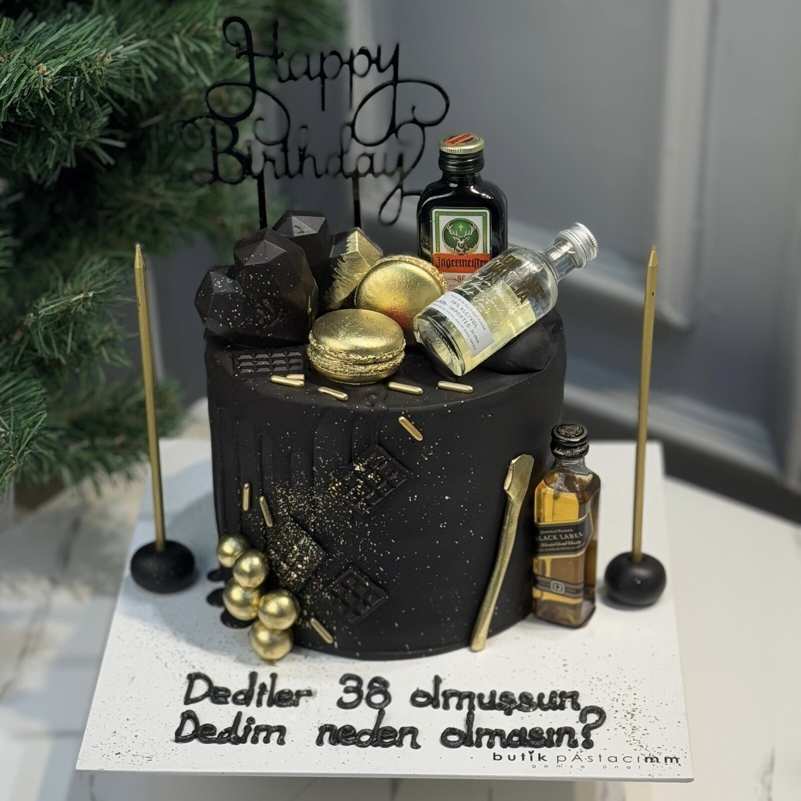 Şişe Dekorlu Özel Tasarım Pasta