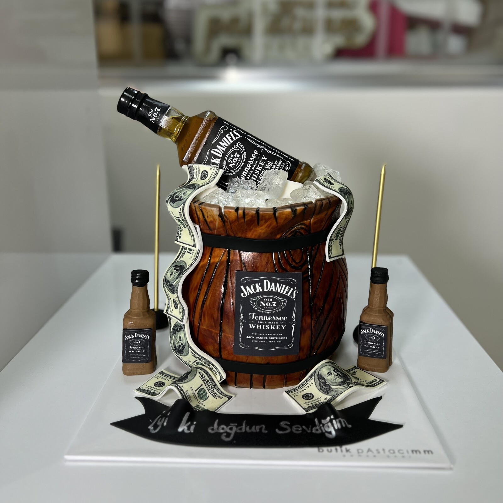 Şişe Kovası Tasarımlı Pasta