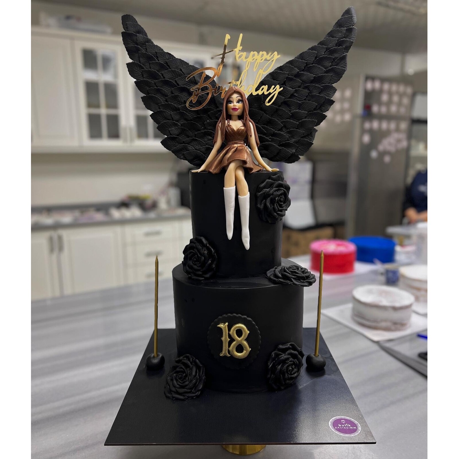 Siyah Kanatlı Kişiye Özel Figürlü Pasta