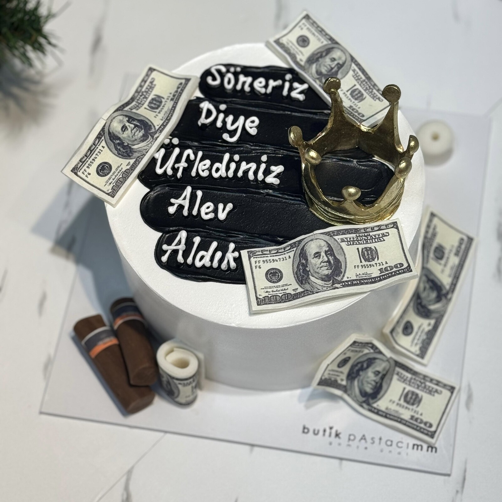 Söneriz Diye Üflediniz Alev Aldık Yazılı Taçlı Pasta