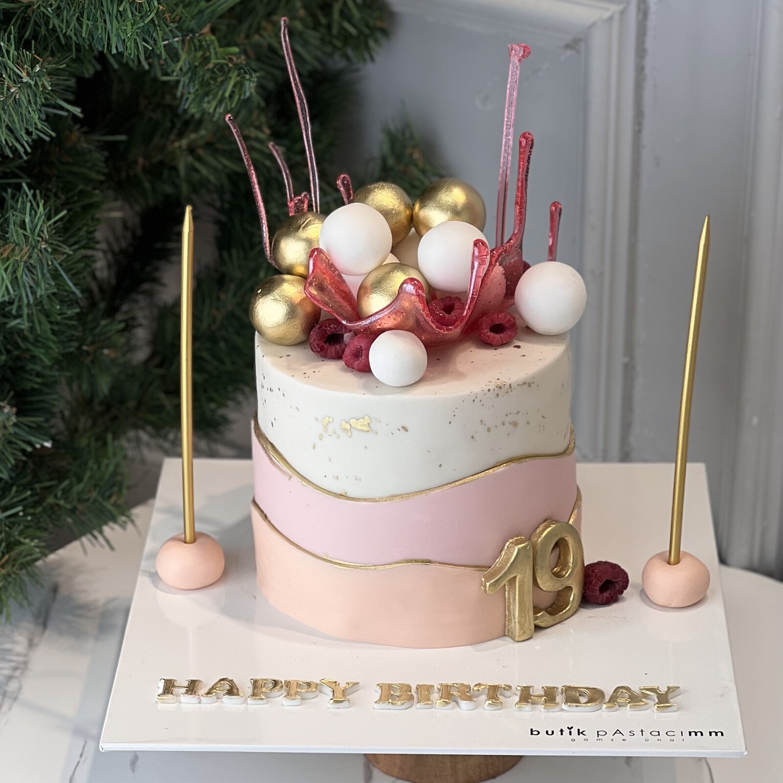 Üç Renkli Özel Tasarım Pasta