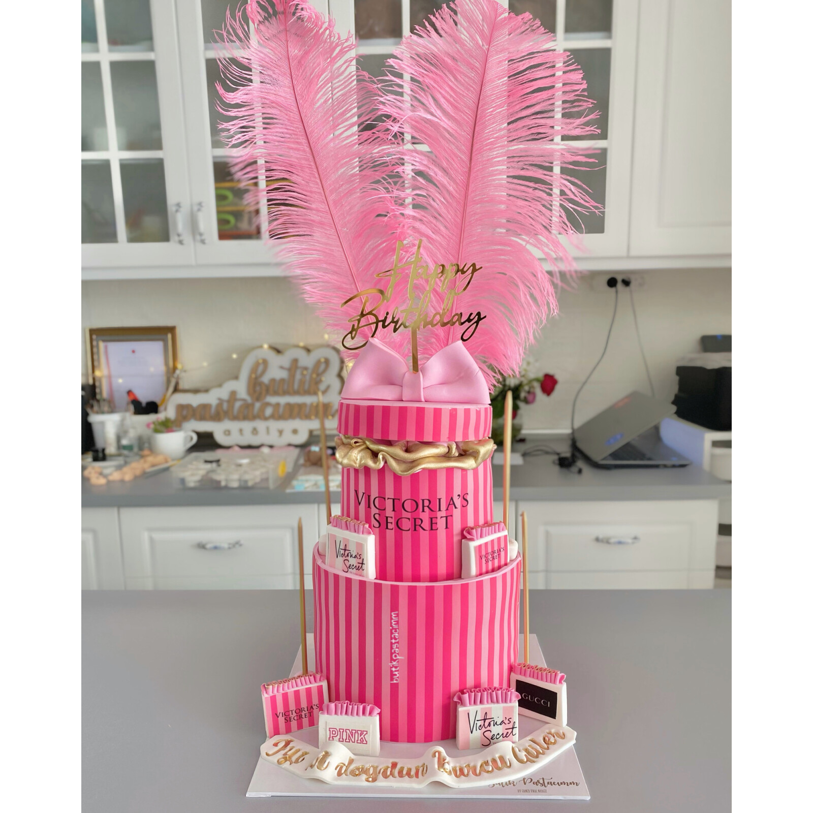 Victoria Secret Tasarımlı Pasta