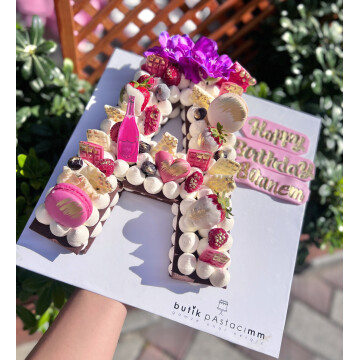 A Harf Kurabiye Pasta