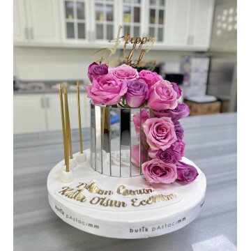Aynalı Çiçekli Konsept Pasta