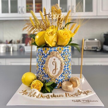 Çiçekli Kişiye Özel Pasta