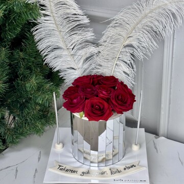 Aynalı Çiçekli Konsept Pasta