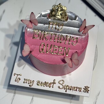 Birthday Queen Kelebekli Yazılı Pasta