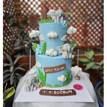 Bulutlar ve Fil Detaylı Çocuk Pastası