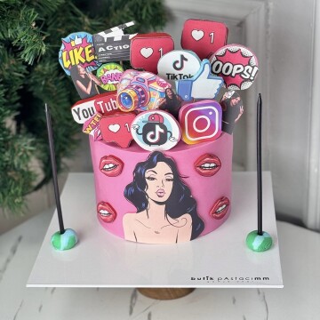 Sosyal Medyacı Pastası