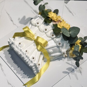 Çiçek Buketi Tasarım Pasta (Sarı Çiçek Demeti Pasta)