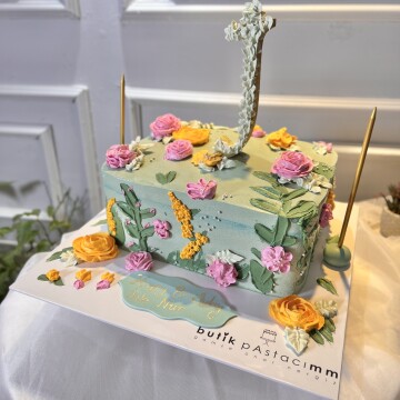 Çiçek Detaylı Zarif Süsleme Pasta