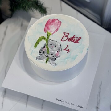 Çiçek Tutan Sevimli Köpek Çizimli Pasta