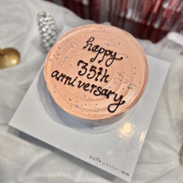 Tatlı Bej Yazılı Pasta