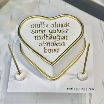Gold Detaylı Yazılı Romantik Pasta