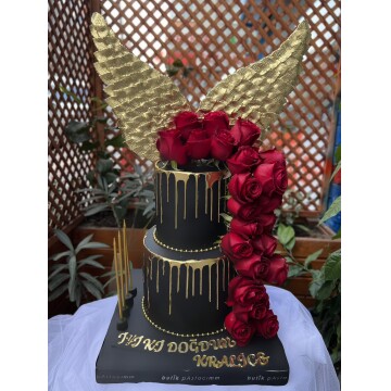 Kırmızı Gül Detaylı Tasarım Pasta