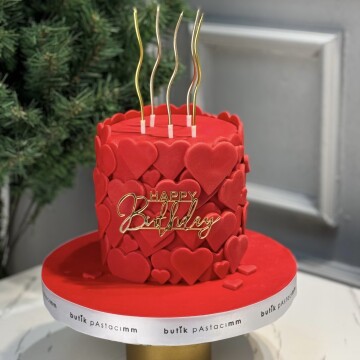 Kırmızı Kalpli Mum Dekorlu Pasta