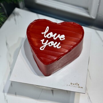 Kırmızı Kalpli Pasta