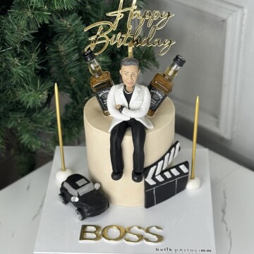Kişiye Özel Figürlü Erkek Pastası
