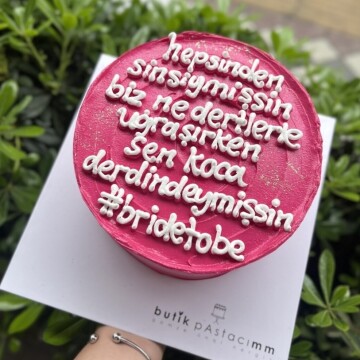 Komik Yazılı Bekarlığa Veda Pastası