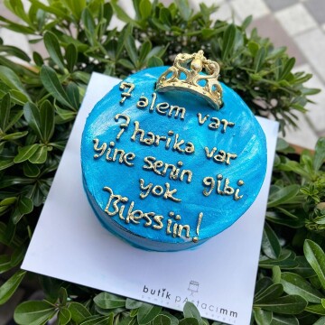 Kraliçe Temalı Mavi Yazılı Pasta