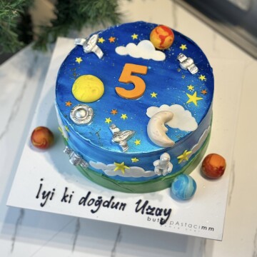 Kremalı Astronot ve Gezegenli Çocuk Pastası