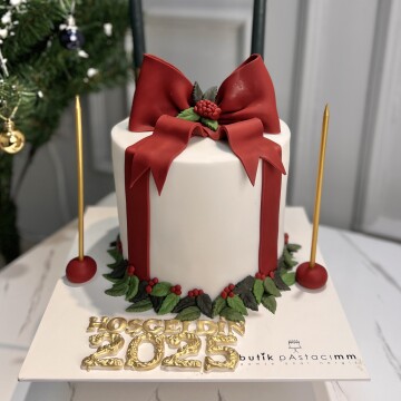 Kurdele Dizaynlı Yılbaşı Pastası