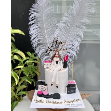 Makyaj Temalı Kişiye Özel Figürlü Pasta