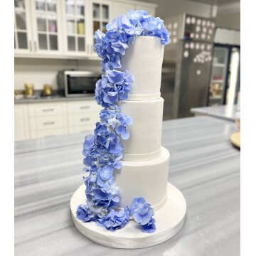 Mavi Çiçekli Nişan Pastası