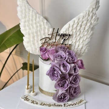 Melek Kanatlı Çiçekli Tasarım Pasta (Lila Çiçek)