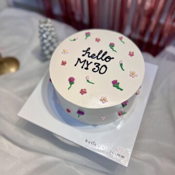 Minik Çiçek Detaylı 30 Yaş Pastası