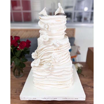Özel Dizaynlı Nişan Pastası