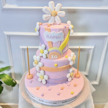 Papatya Detaylı Şeker Hamurlu Pasta