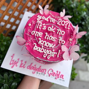 Pembe Kelebekli Silver Detaylı Yazılı Pasta